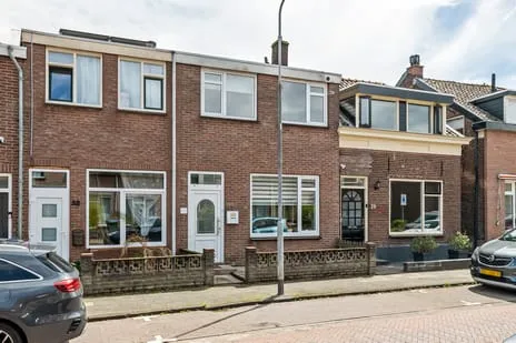 Tussenwoning te koop: Binnenweg 30, Santwijck Tiel