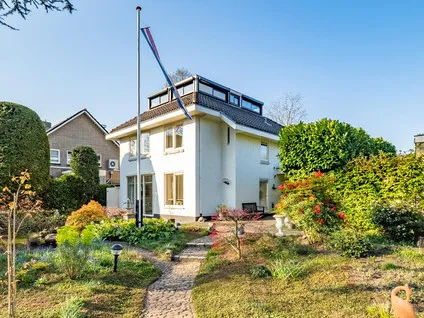 Vrijstaande woning te koop: Binnenweg 47, Componistenbuurt Maarssen