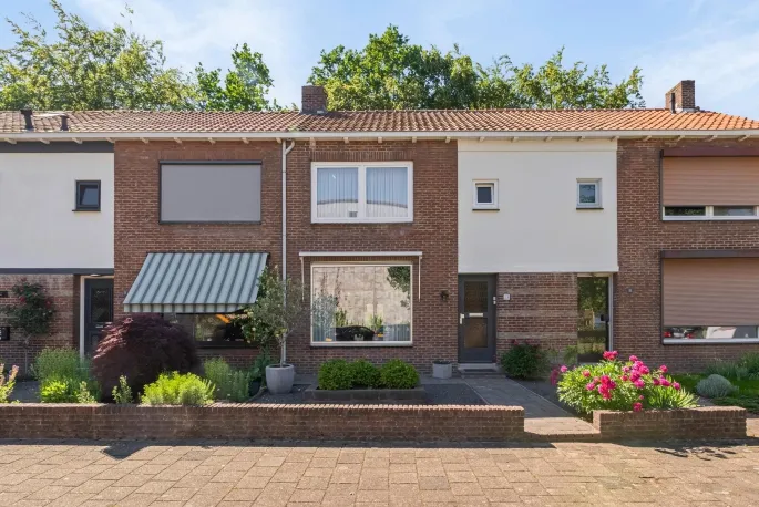 Tussenwoning te koop: Bisschop Lindanusstraat 13, Craneveld Venlo