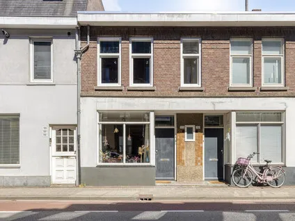 Tussenwoning te koop: Bisschop Zwijsenstraat 108, Broekhoven I West Tilburg