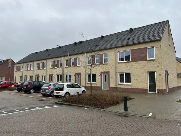 Tussenwoning te huur: Bisschop Hoensbroeckstraat 21, 't Zand Venlo