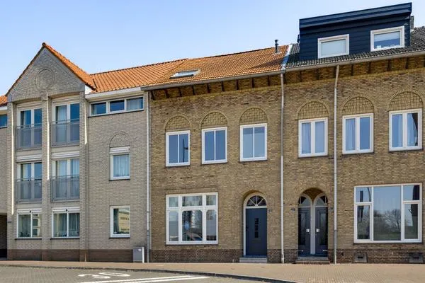 Tussenwoning te koop: Bisschop Lindanussingel 21, Roermond