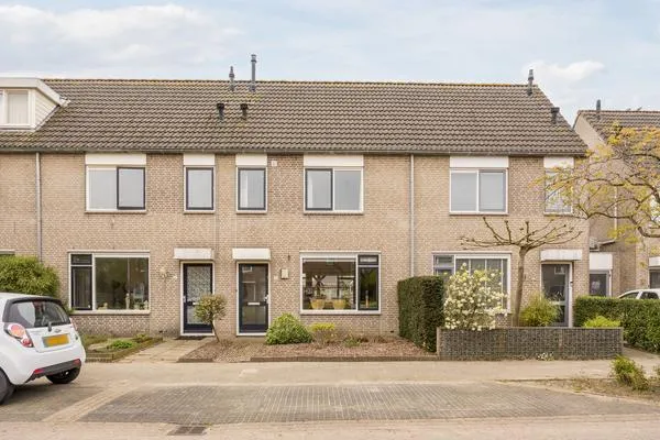 Tussenwoning te koop: Bisschop van Genkdreef 14, Kloosterblokje Willemstad