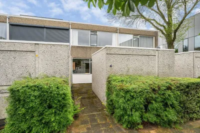Tussenwoning te koop: Bizet 4, Naaldwijk Centrumgebied Naaldwijk