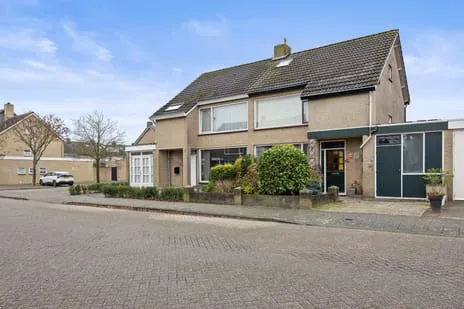 Tussenwoning te koop: Bizetlaan 6, Vijfhoeven Vlijmen