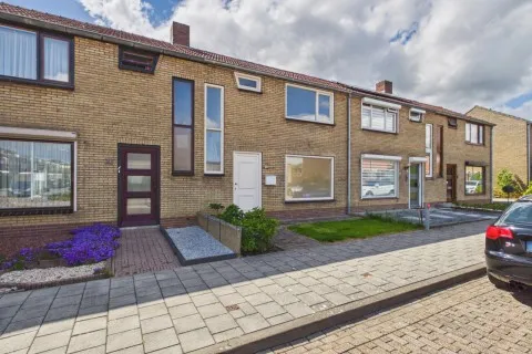 Tussenwoning te koop: Bizetstraat 18, Kern Axel Axel