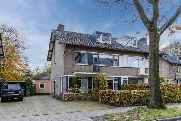 Twee-onder-één-kap te koop: Blaarthemseweg 68, Veldhoven