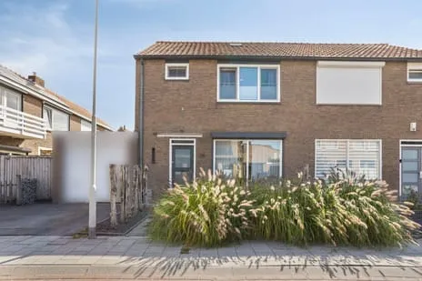 Twee-onder-één-kap te koop: Blaaubeenstraat 63, Goes
