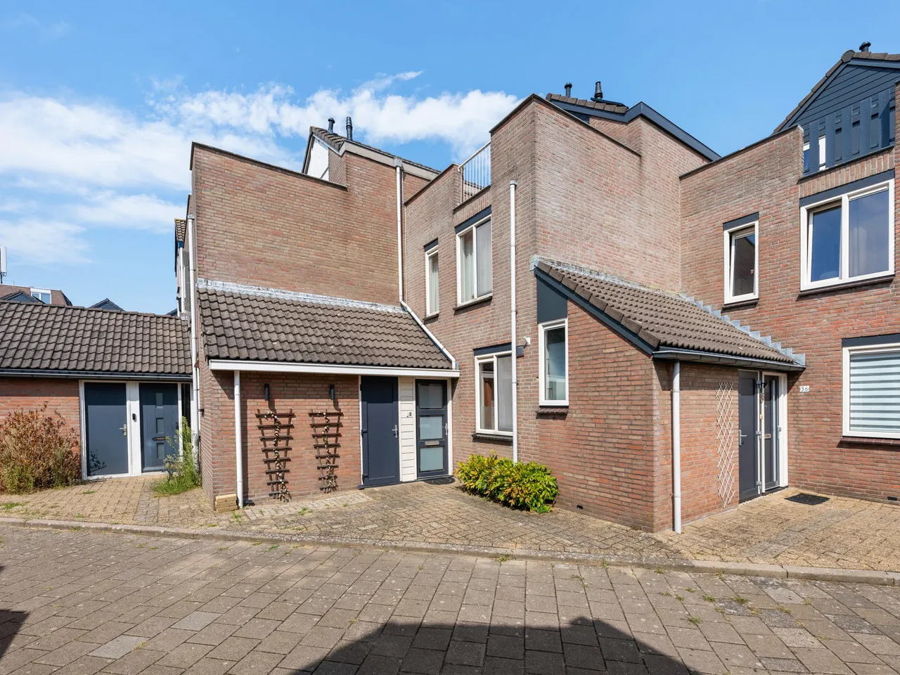 Tussenwoning te koop: Bladmos 34, Nieuwerkerk A/D Ijssel