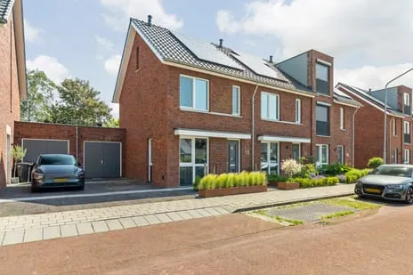 Tussenwoning te koop: Blauwborst 18, Stuivezand Made