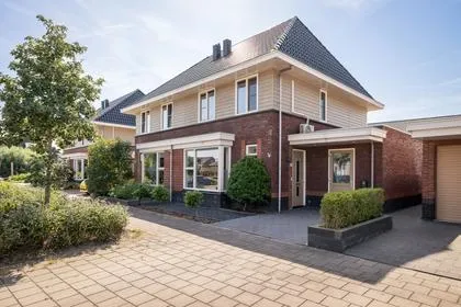 Twee-onder-één-kap te koop: Blauwborst 6, Reigersborg Noord Hoogkarspel