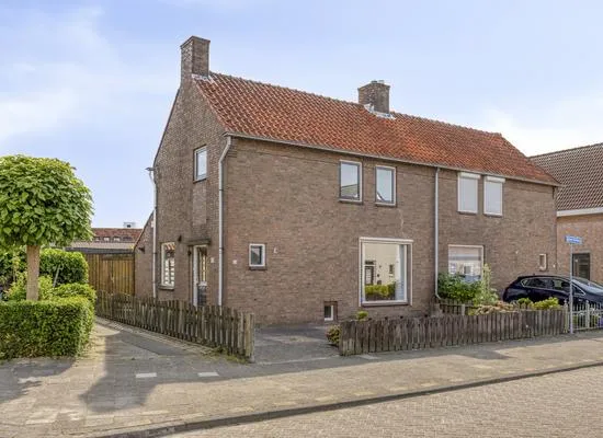 Twee-onder-één-kap te koop: Blauwe Hoefsweg 13, Klundert Klundert
