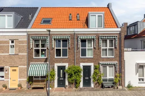Tussenwoning te koop: Blauwe tramstraat 180, Vreewijk Leiden