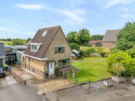 Tussenwoning te koop: Blauwesteenweg 15, Westmaas Buitengebied Westmaas