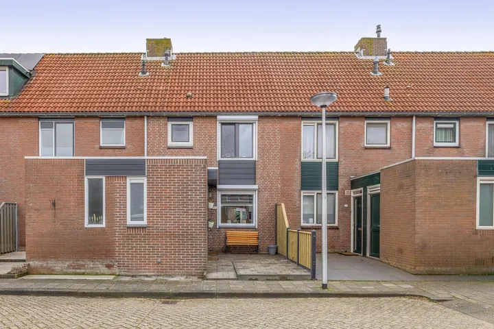 Tussenwoning te koop: Blauwgras 9, Vriesland Spijkenisse