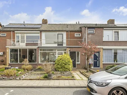 Tussenwoning te koop: Blauwsparstraat 15, Dorst Dorst