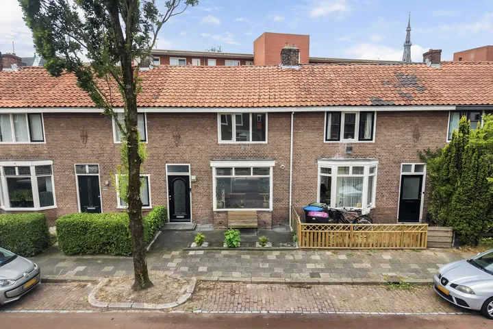 Terraced house for sale: BLEEKLAAN 54, Zeeheldenbuurt Leeuwarden