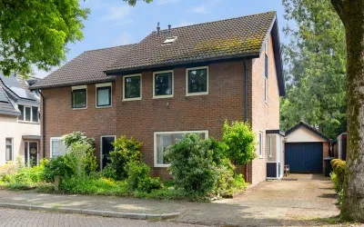 Twee-onder-één-kap te koop: Blekersweg 29, Driehuizen Apeldoorn