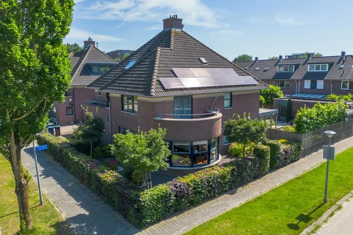 Twee-onder-één-kap te koop: Blikveldweg 10, De Velden Zuid Almere