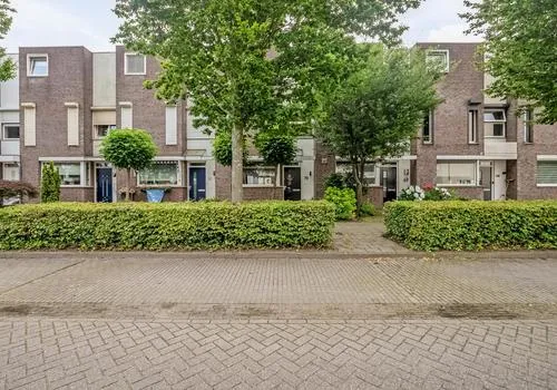 Tussenwoning te koop: Bloemenblauwtje 70, Westerpark Breda