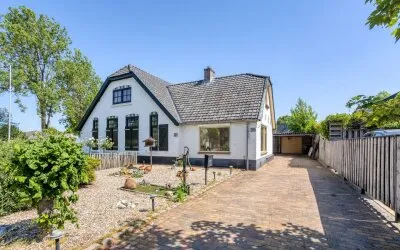 Twee-onder-één-kap te koop: Bloemendaallaan 62-01, Staatsliedenwijk Barneveld
