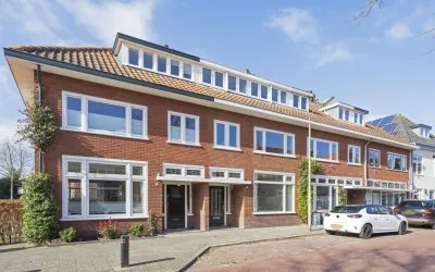 Tussenwoning te koop: Bloemendaalsestraatweg 77, Blekersbuurt Santpoort-Zuid