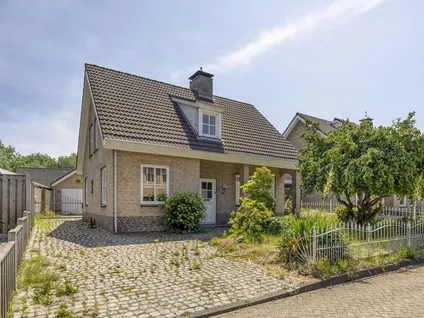 Detached house for sale: Bloemendaalseweg 96, Lepelstraat Lepelstraat
