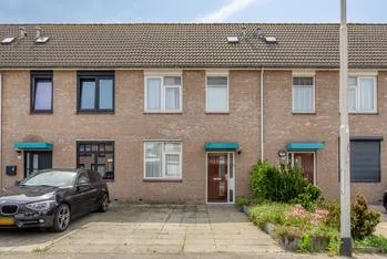 Tussenwoning te koop: Bloemendaalstraat 24, Gesworen Hoek Oost Tilburg