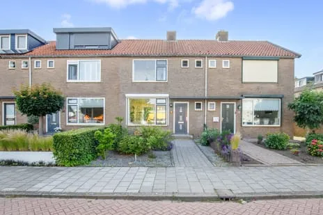 Terraced house for sale: Bloemengaarde 36, Uitbreiding Dorp Bergambacht