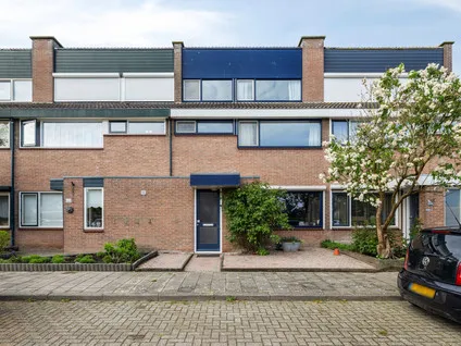 Tussenwoning te koop: Bloemenlaan 120, Sint-Maartensdijk Sint-Maartensdijk