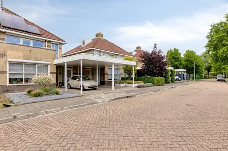 Tussenwoning te koop: Bloemenlaan 62, Hoogerheide Hoogerheide