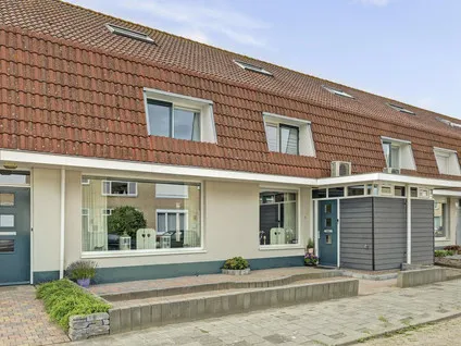 Terraced house for sale: Bloemenlaan 71, Sint-Maartensdijk Sint-Maartensdijk