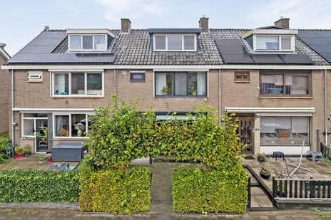 Tussenwoning te koop: Bloemenstraat 24, Oost Ridderkerk