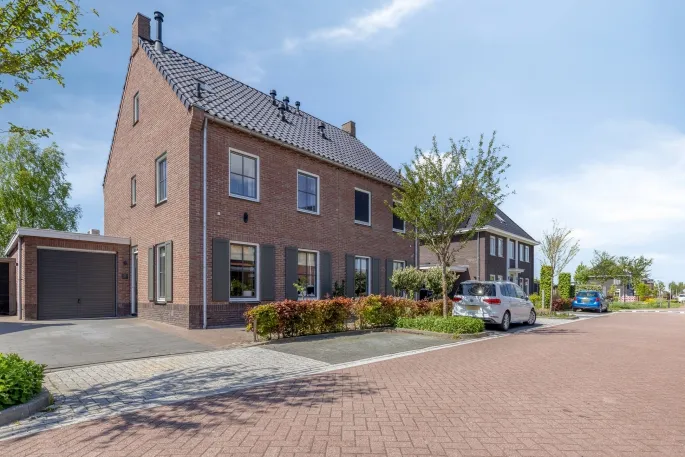 Twee-onder-één-kap te koop: Bloementuin 5, Singel en omgeving De Goorn