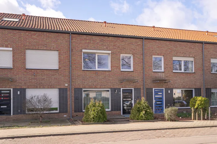 Tussenwoning te koop: Bloemenweg 152, Heugemerveld Maastricht