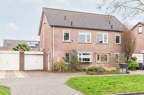 Tussenwoning te koop: Bloemersweide 75, Gendringen Gendringen