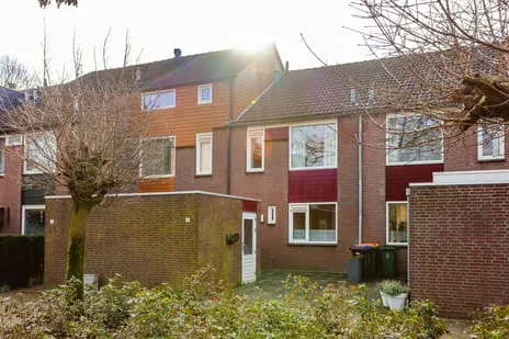 Tussenwoning te koop: Bloemhof 12, De Hoven Ede