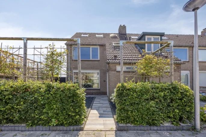 Corner house for sale: Bloemhofplein 13, Kerckhoek Zuidland