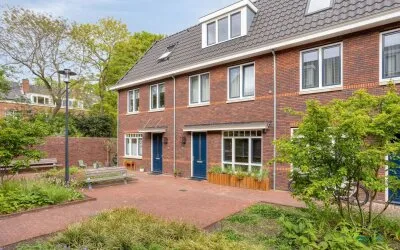 Tussenwoning te koop: Bloemistenhof 7, Tuinstadwijk Leiden