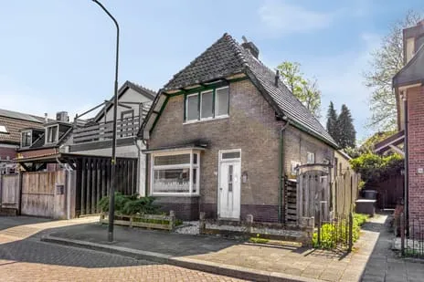 Vrijstaande woning te koop: Bloemwijklaan 18, Loolaan-Noord Apeldoorn