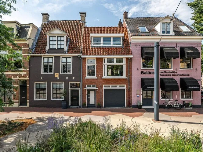 Tussenwoning te koop: Blokhuisplein 16, De Waag Leeuwarden