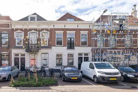 Tussenwoning te koop: Blommersdijkselaan 42, Oude Noorden Rotterdam