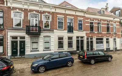 Tussenwoning te koop: Blommersdijkselaan 42, Rotterdam