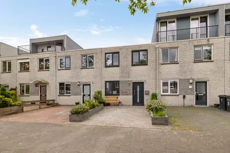 Tussenwoning te koop: Boekenlaan 15, De Hunze Groningen