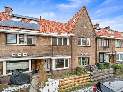 Tussenwoning te koop: Boele van Hensbroekstraat 26, 'S-Gravenhage