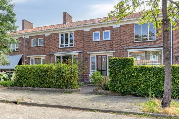 Terraced house for sale: Boerhaavelaan 61, Eikenburg Eindhoven