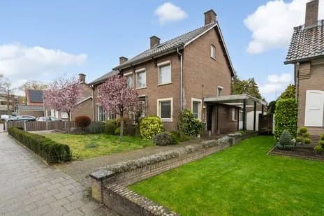 Twee-onder-één-kap te koop: Boerhaavestraat 11, Maaspoort Weert