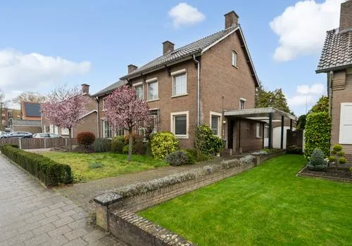 Twee-onder-één-kap te koop: Boerhaavestraat 11, Maaspoort Weert