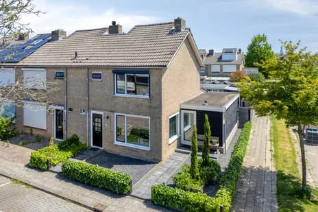 Corner house for sale: Boisotstraat 15, Oud-Beijerland Zeeheldenwijk Oud-Beijerland