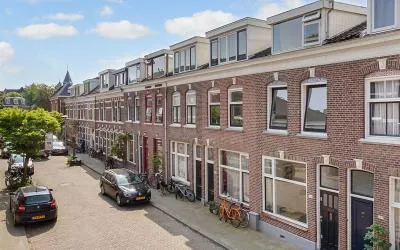 Tussenwoning te koop: Bollenhofsestraat 51, Wittevrouwen Utrecht